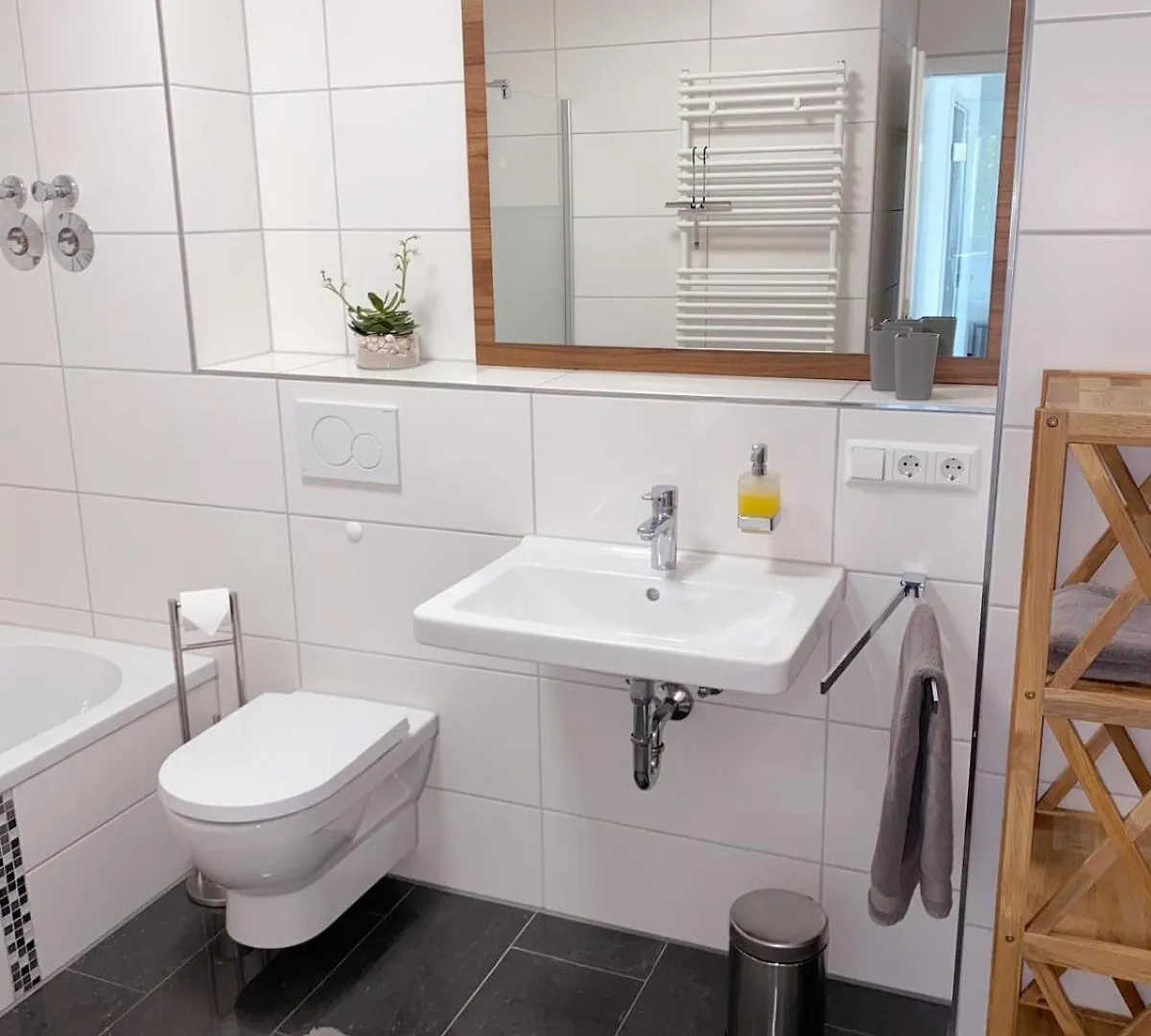 Ferienwohnung In Ruhiger Lage, 2 Zimmer, 64 Qm Guenzburg Apartment